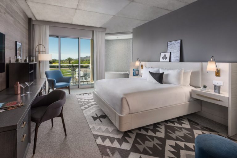 Advantages of Using Custom Furniture in Luxury Hotels