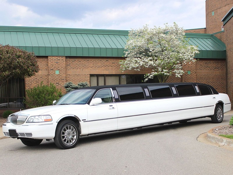 Top 3 Reasons to Rent a Limo For Your Travels | Guest ...