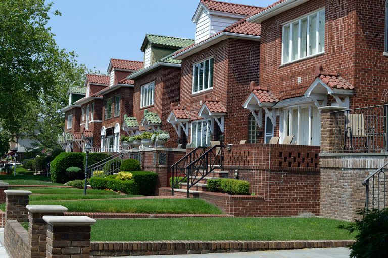 The 8 Top Benefits of Moving to the Suburbs