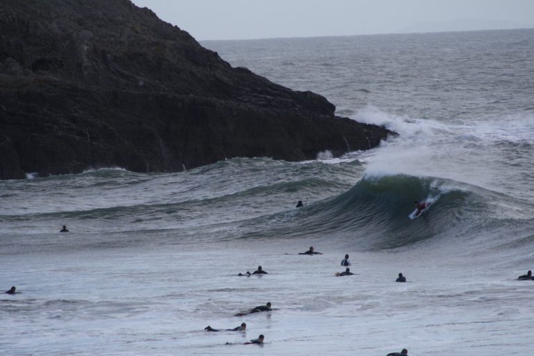 How to Catch a Wave in Bodyboarding: An Easy-to-Follow Guide