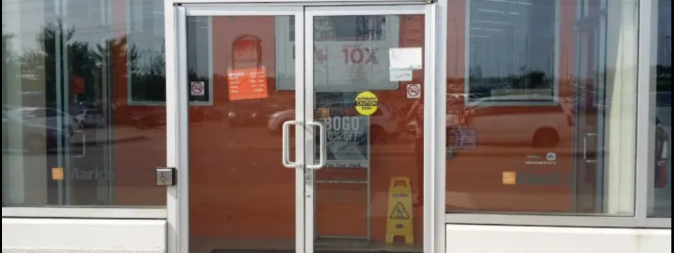 how to choose storefront door