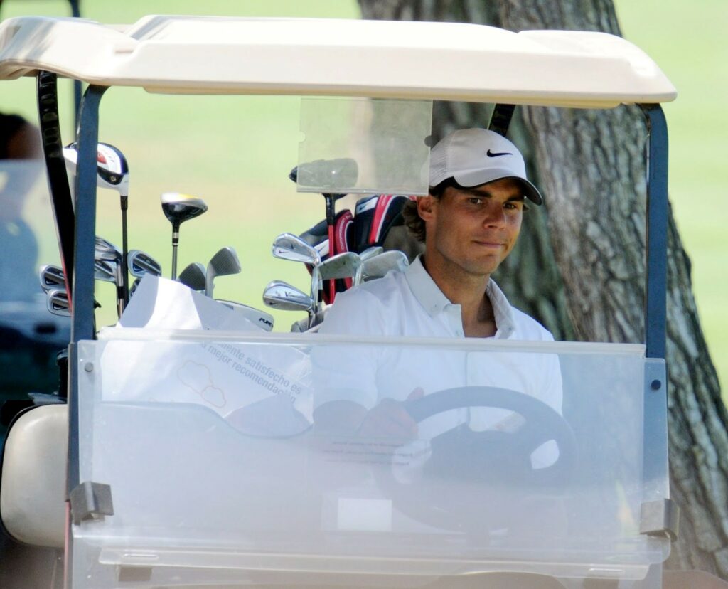 celebrities who love golf