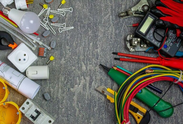 How To Choose the Best Electrical Contractors for Smart Homes