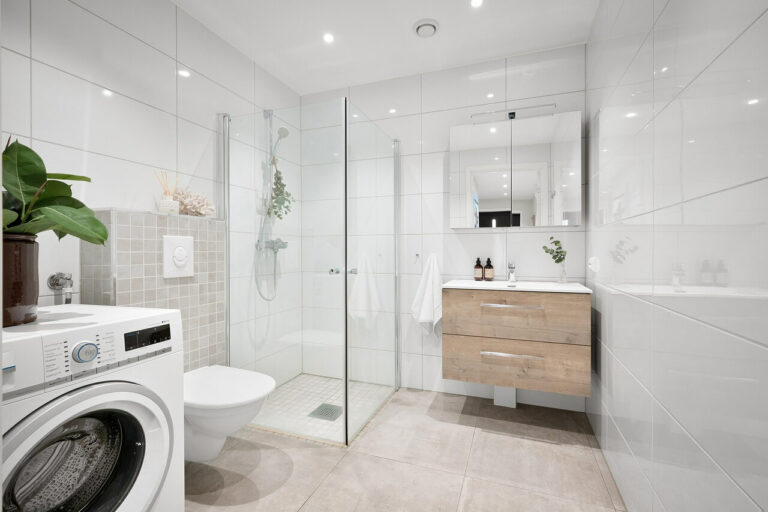 Frameless Shower Screens vs. Framed: What Homeowners Prefer